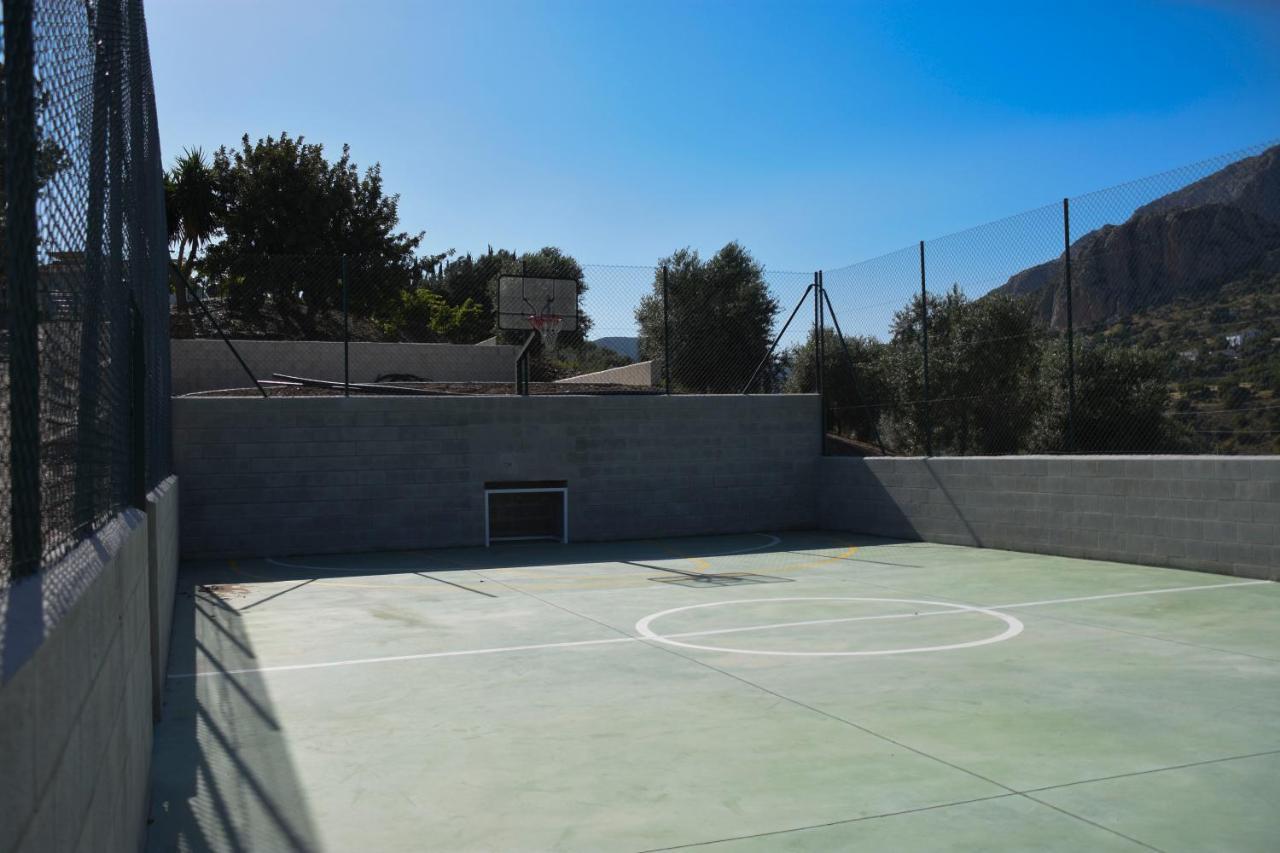 Lagar Del Chorro Junto Caminito Del Rey Piscina Y Baloncesto Lägenhet Exteriör bild