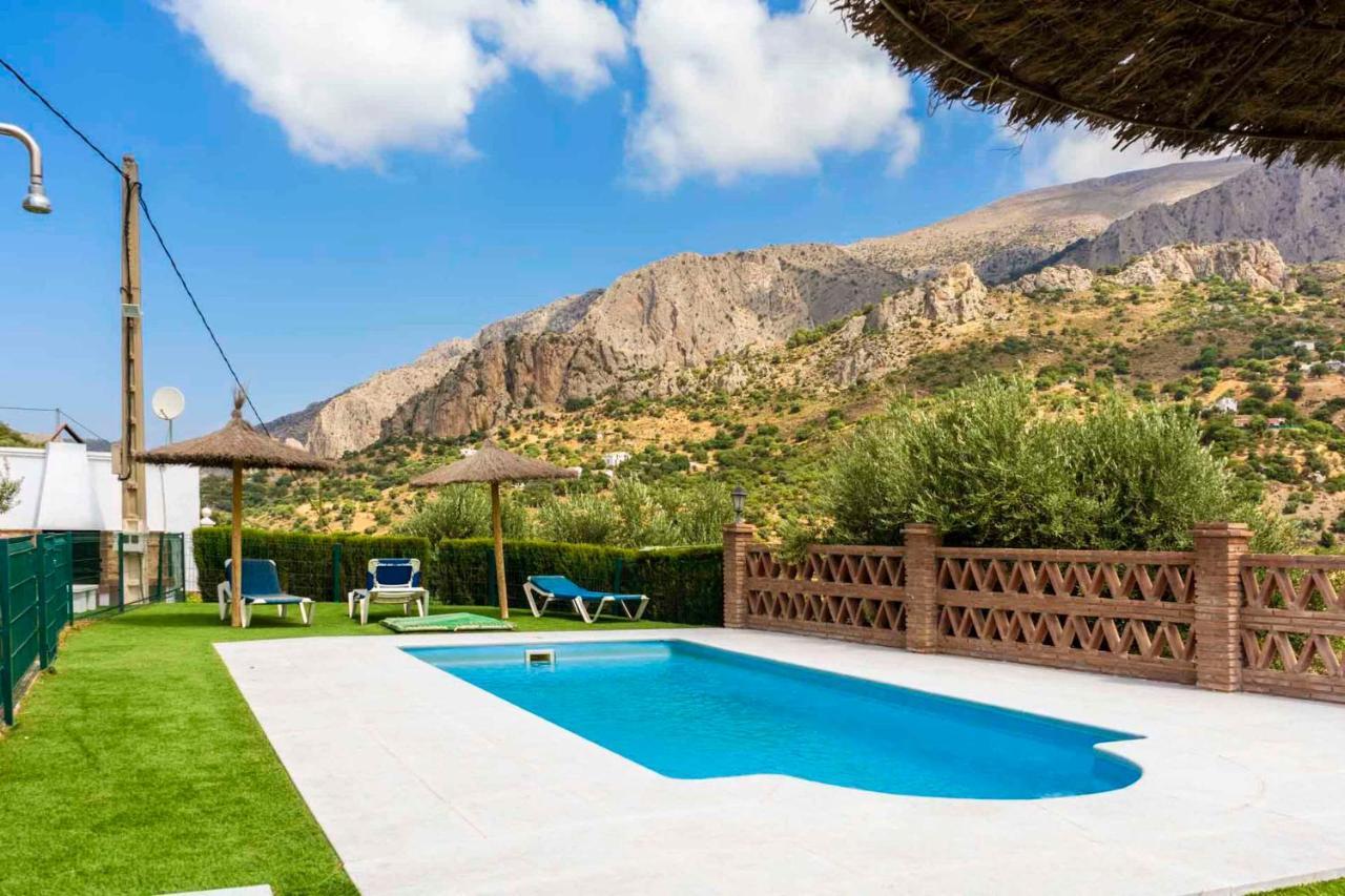 Lagar Del Chorro Junto Caminito Del Rey Piscina Y Baloncesto Lägenhet Exteriör bild
