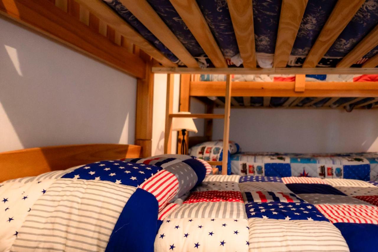 Lagar Del Chorro Junto Caminito Del Rey Piscina Y Baloncesto Lägenhet Exteriör bild