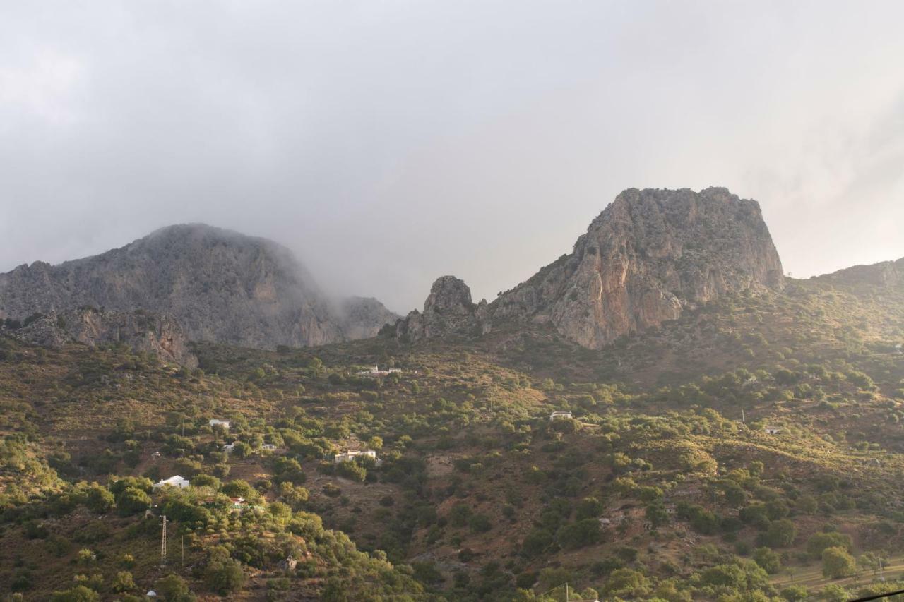Lagar Del Chorro Junto Caminito Del Rey Piscina Y Baloncesto Lägenhet Exteriör bild