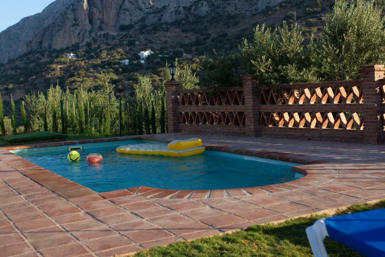 Lagar Del Chorro Junto Caminito Del Rey Piscina Y Baloncesto Lägenhet Exteriör bild